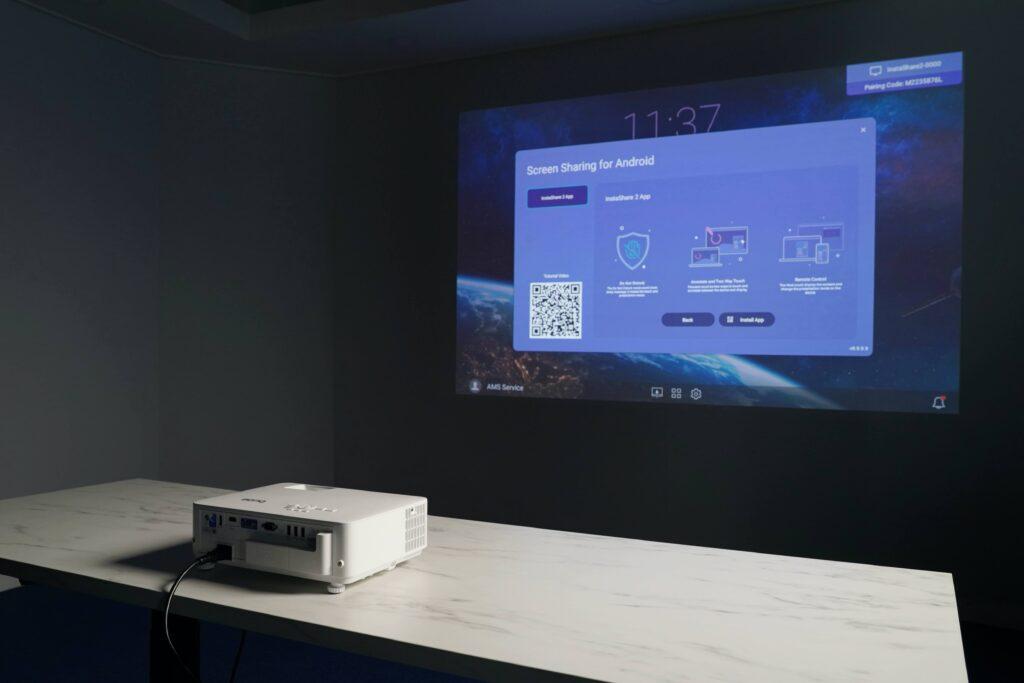 โปรเจคเตอร์มีกี่ประเภท? เลือกใช้งานให้ถูกต้อง