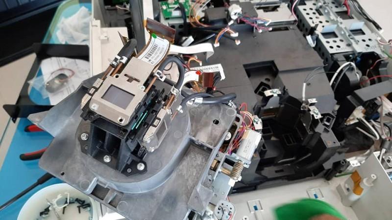 ขั้นตอนการซ่อมโปรเจคเตอร์อย่างมืออาชีพ